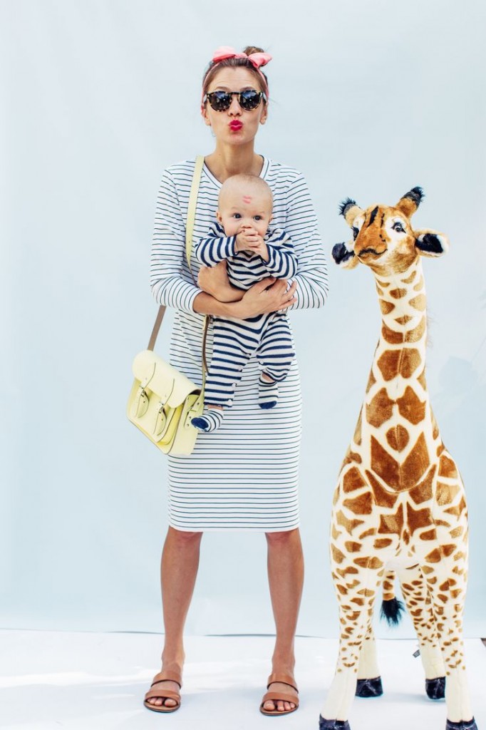 Mom,Baby,Giraffe