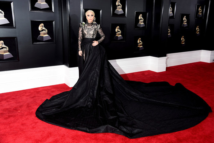 Lady-Gaga-Grammys-2018-Red-Carpet-Fashion-Armani-Prive-Tom-Lorenzo-Site-7